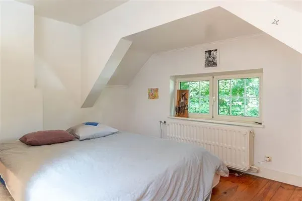 Spacious 6-Bedroom Villa in Quiet Ukkel with Garden & Garage - Image 4