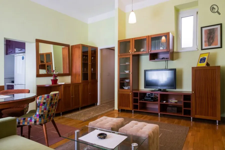 Charming 2-Bedroom Apartment in Belgrade's Obilic Promenade - Image 2