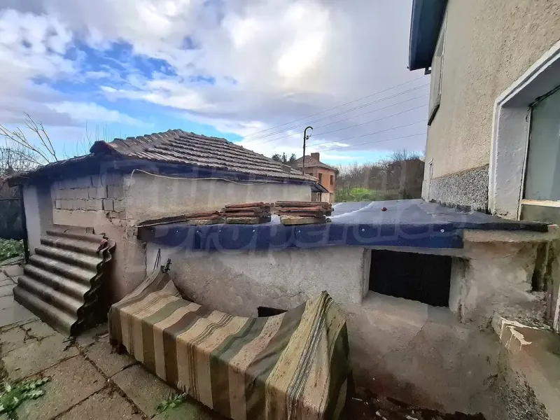 Spacious House with Former Shop in Peaceful Melnitsa Village - Image 2