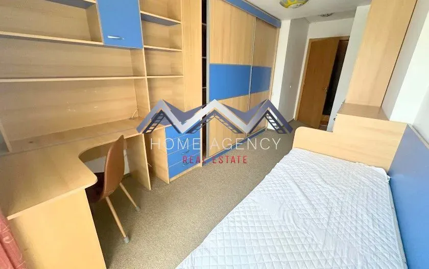Spacious 3-4 Bedroom Apartment with 3 Bathrooms in Otopeni, Romania - Image 2