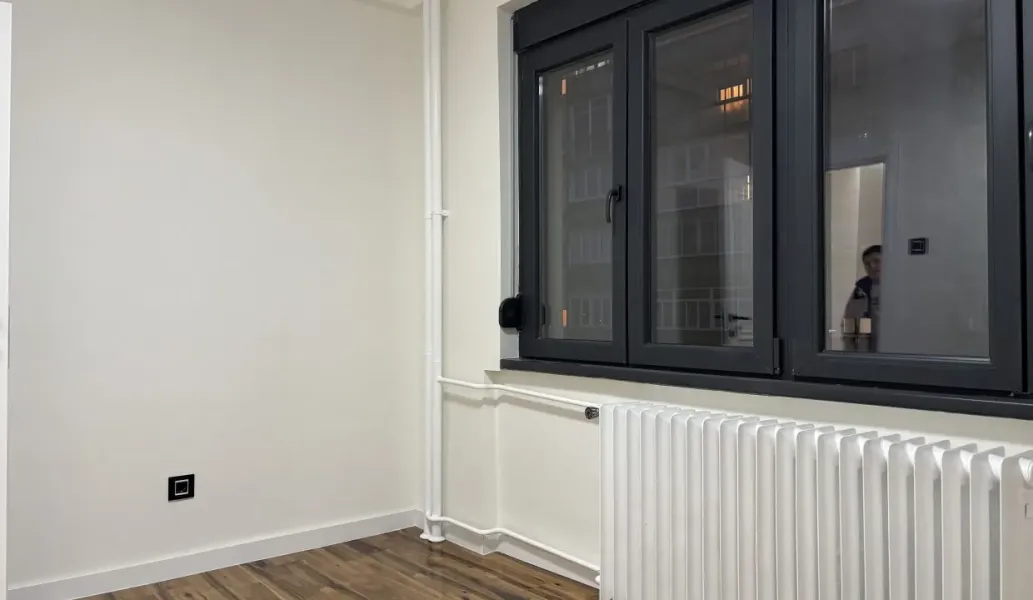 Luxurious Renovated 3-Bedroom Apartment in Vračar, Belgrade - Image 2