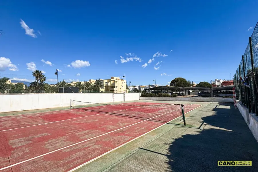 Spacious 3-Bedroom Apartment Near Beach in Roquetas de Mar - Image 3