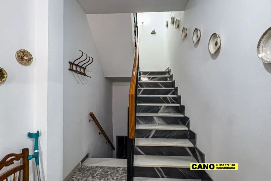 Spacious 5 Bedroom Villa with Solar & Private Sunroom for Sale - Image 2