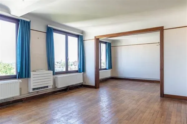 Top Floor Apartment with Stunning Views in Forest – 3 Bedrooms - Image 5