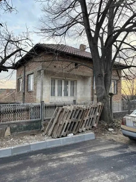 Spacious Two-Story House in Vinarovo, Bulgaria - Image 1