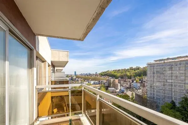 Spacious Brussels Apartment with Terraces & Panoramic City Views - Image 2
