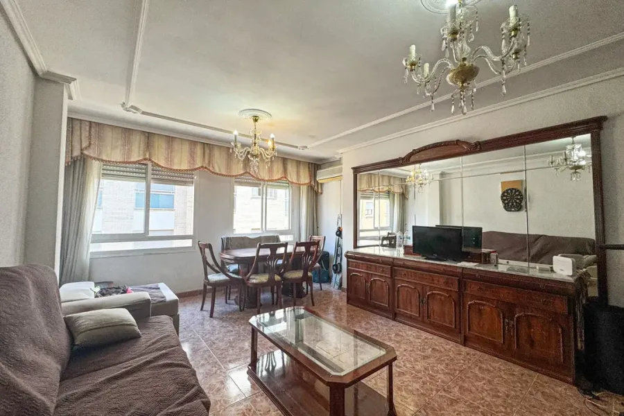 Spacious 4 Bedroom Apartment with Garage in Almería, Spain - Image 5
