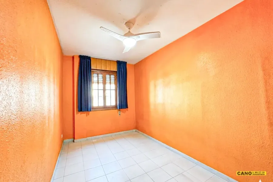 Spacious 4-Bedroom Apartment with Terrace - Los Molinos, Almería - Image 4