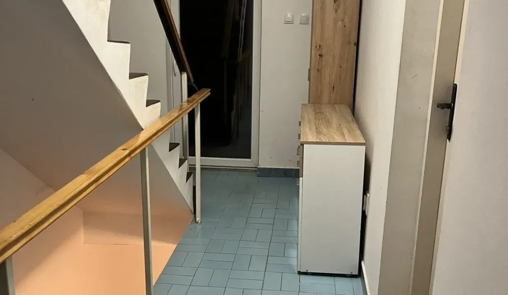 Spacious 10-Bedroom Apartment with Terrace Near Belgrade Highway - Image 4