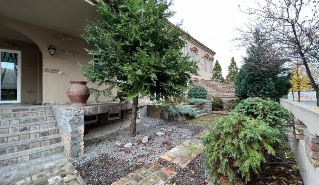 Spacious House in Voždovac with Garage and Three Bedrooms - Image 2
