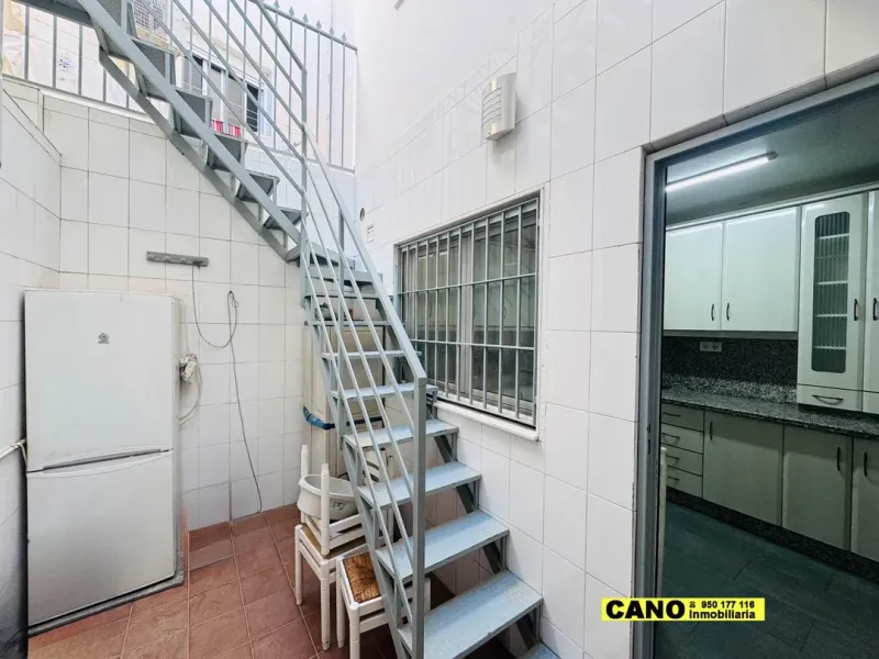 Spacious 3-Bedroom House with Elevator in Almería, Spain - Image 2