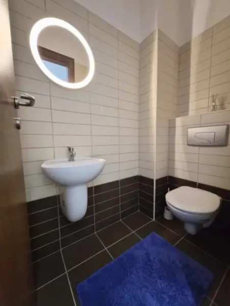 Spacious 3-Bedroom Apartment with 3 Bathrooms in Felicity - Image 1