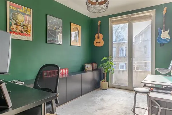 Spacious 3-Bedroom Apartment in Ukkel – Low Charges, Bright & Ready! - Image 3