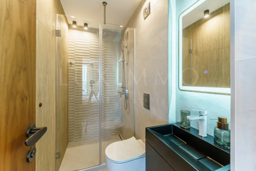 Luxury Maisonette with Mountain Views &amp; Two Parking Spaces - Image 5