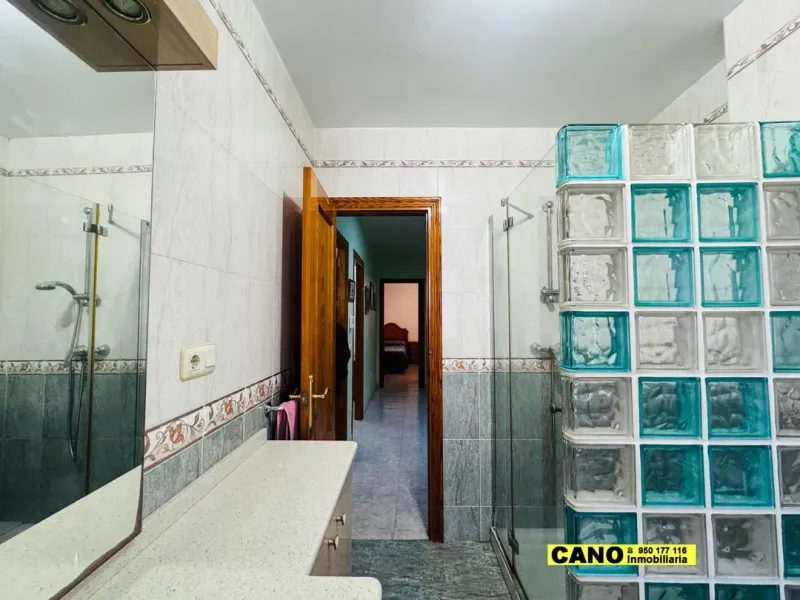 Spacious 3-Bedroom House with Elevator in Almería, Spain - Image 3