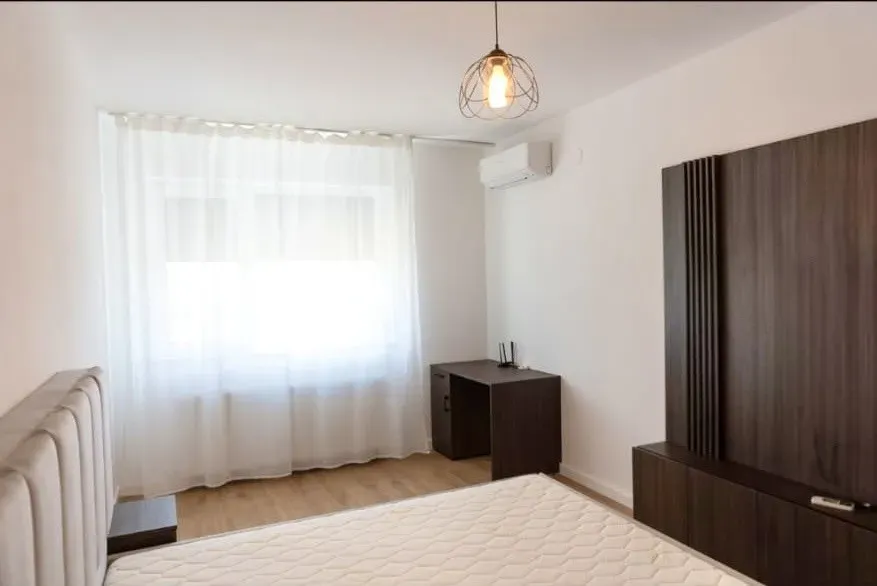 Ivory Residence: Fully Furnished 2-Bedroom Apartment with Parking - Image 2