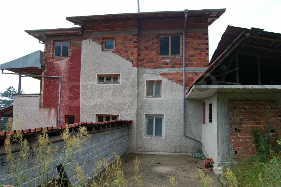 Spacious House with Mineral Water Potential in Pirin Mountains - Image 3