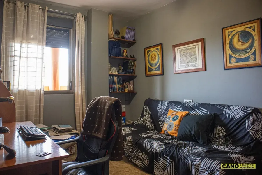 Spacious 4-Bedroom Apartment with Terrace in Las Salinas, Roquetas de Mar - Image 3
