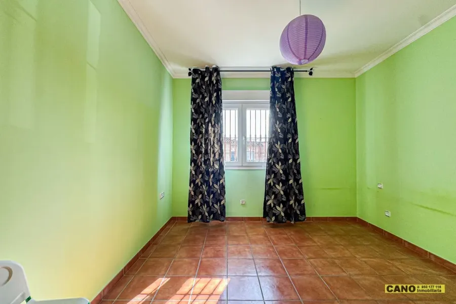 Spacious 4 Bedroom Chalet with Land in Tranquil Berja, Spain - Image 4