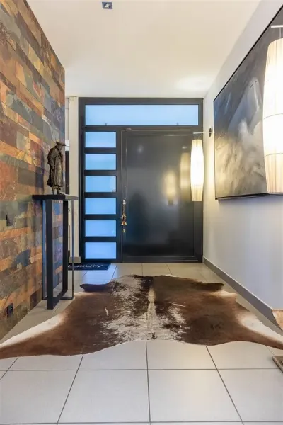 Spacious Architect-Designed House with Private Garden in Ukkel - Image 2