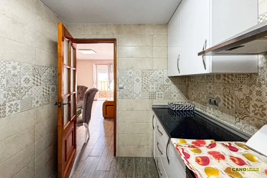Spacious Apartment with Two Large Terraces Near the Sea in Carboneras - Image 4