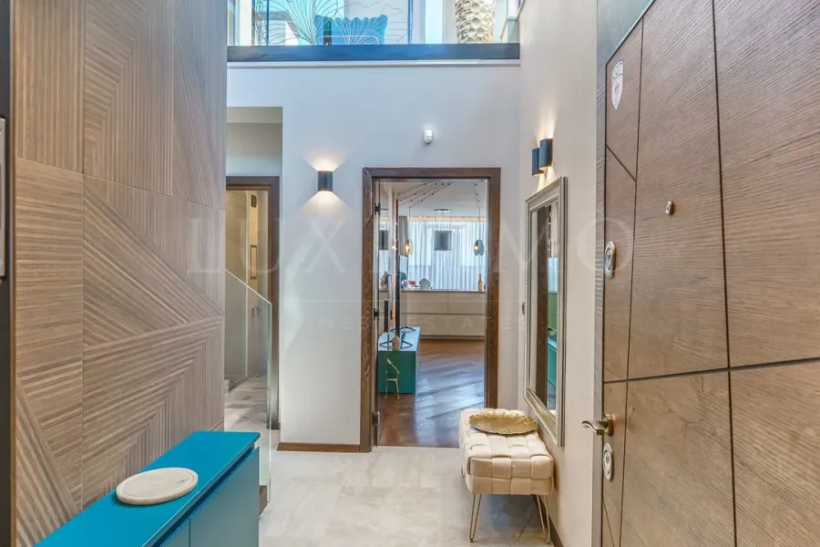 Luxury Maisonette with Mountain Views &amp; Two Parking Spaces - Image 3