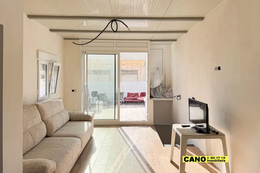 Spacious Duplex Apartment with Terrace in Almería, Spain - Image 4