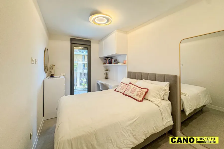 Stylish 3-Bedroom Apartment with Garage & Storage in Almería - Image 2