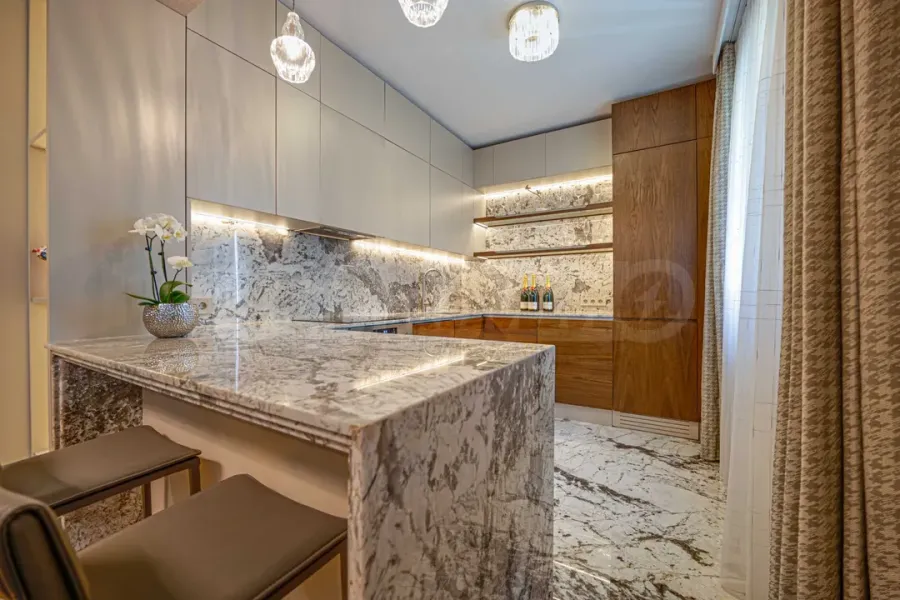 Luxury Designer Apartment on Soborna Blvd - Image 4