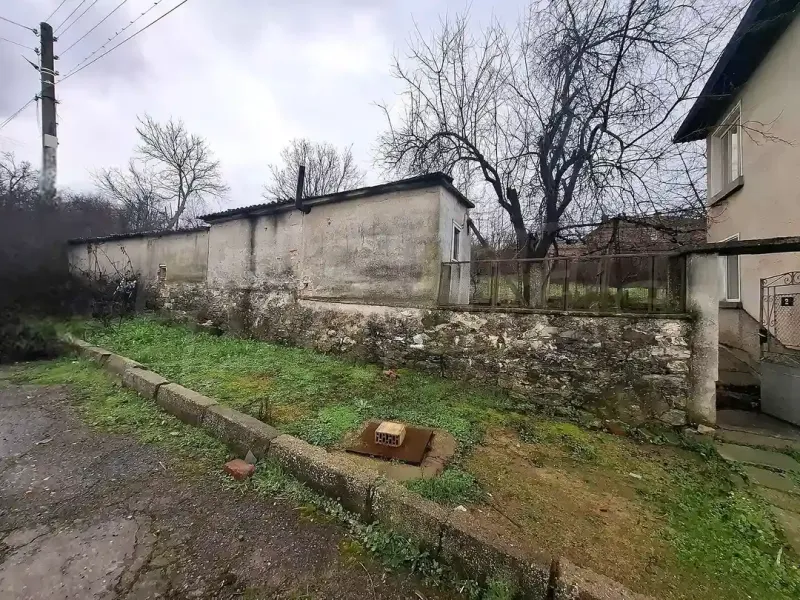 Spacious House with Former Shop in Peaceful Melnitsa Village - Image 4