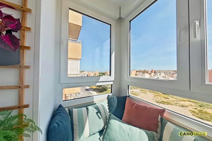 Spacious 3-Bedroom Apartment with Elevator in Almería, Spain. - Image 4