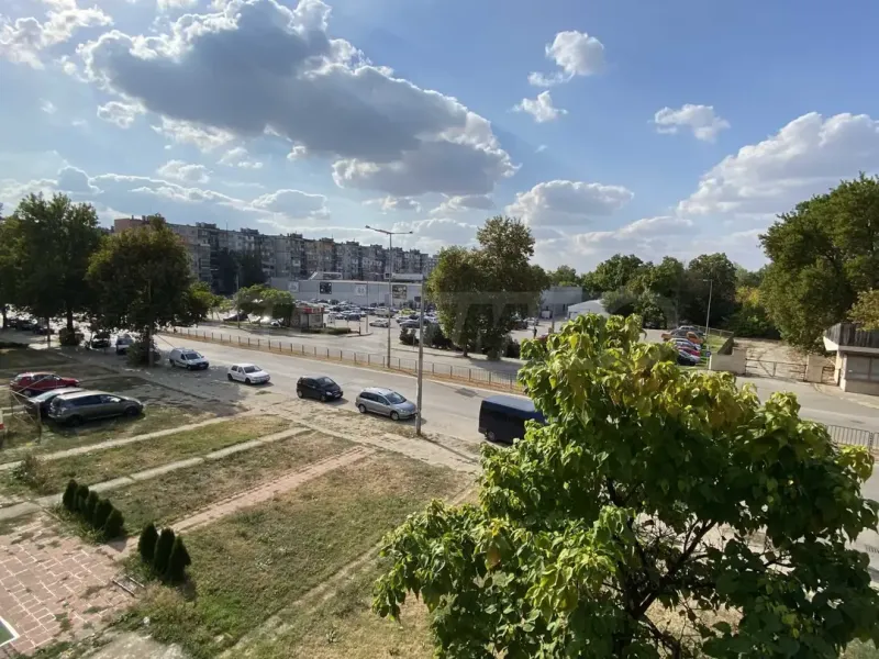 Spacious 3-Bedroom Apartment Near Retail Park, Vidin - Image 2