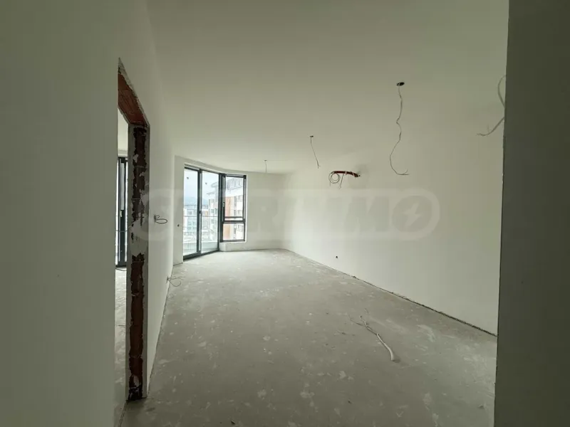 Spacious apartment with mountain views. - Image 1