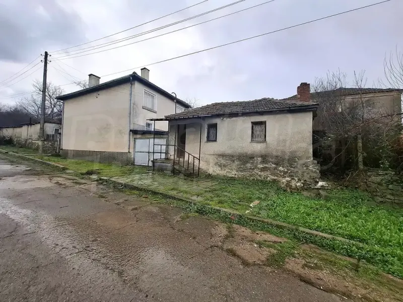 Spacious House with Former Shop in Peaceful Melnitsa Village - Image 3
