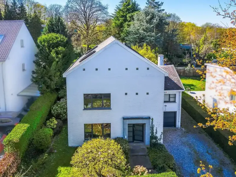 Spacious Villa with West Garden in Prime Ukkel Location - Image 1