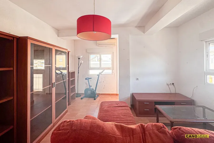 Bright Almería Apartment with Investment Potential – 68m2 - Image 3