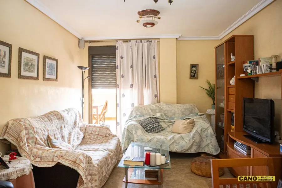 Spacious 4-Bedroom Apartment with Terrace in Las Salinas, Roquetas de Mar - Image 2