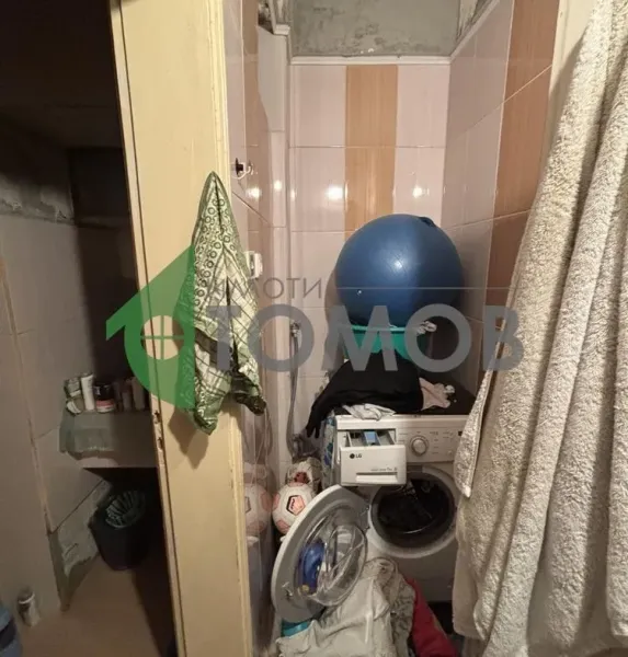 Spacious Three-Bedroom Apartment with Retail Space in Stara Zagora - Image 2