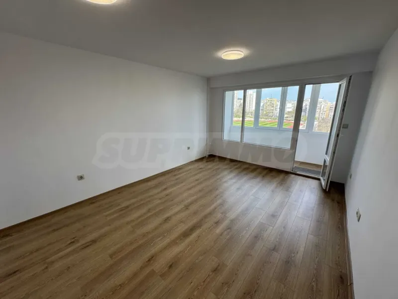 Spacious, Renovated 1-Bedroom Apartment in Mladost 1, Varna - Image 3