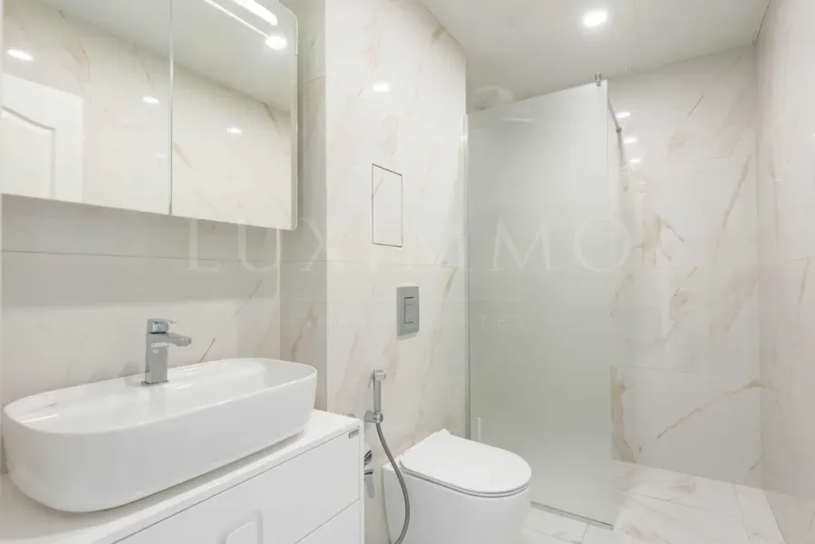 Sea View 2-Bedroom Apartment in Varna's Chaika - Image 4