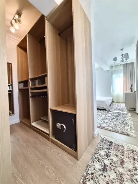 Spacious 5-Bedroom Duplex Penthouse with Terrace in Bucharest - Image 4