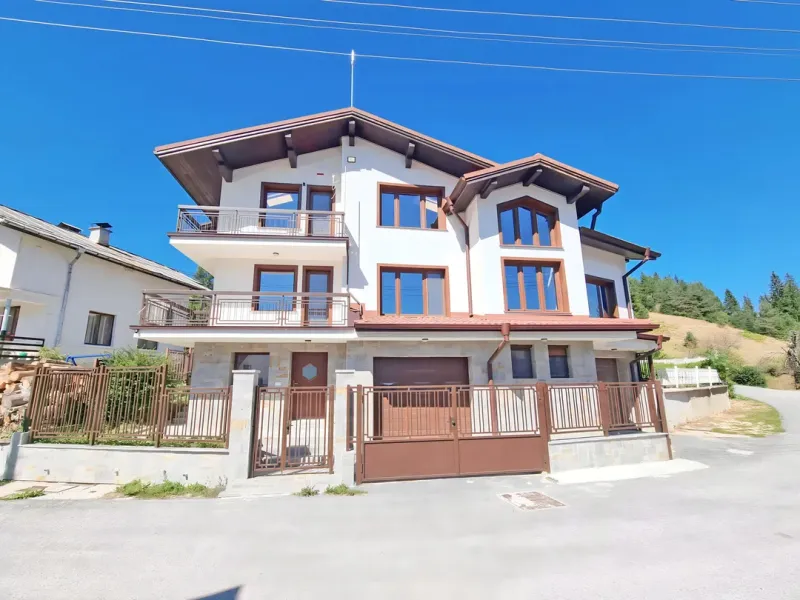 Spectacular Mount Snezhanka View Estate: Luxurious House Near Pamporovo for Sale. - Image 4