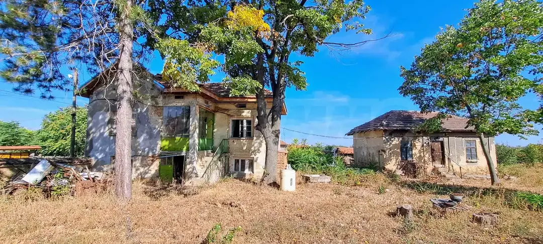 Spacious House with Large Garden Near Pleven, Bulgaria - 4 Bedrooms - Image 5