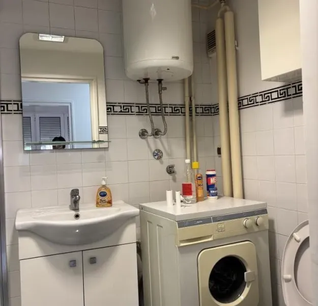 Spacious 3-Bedroom Apartment for Rent on Belgrade's Karađorjev Square - Image 4