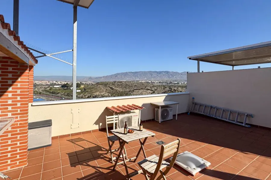 Spacious Triplex Apartment with 4 Bedrooms in Huércal de Almería - Image 5