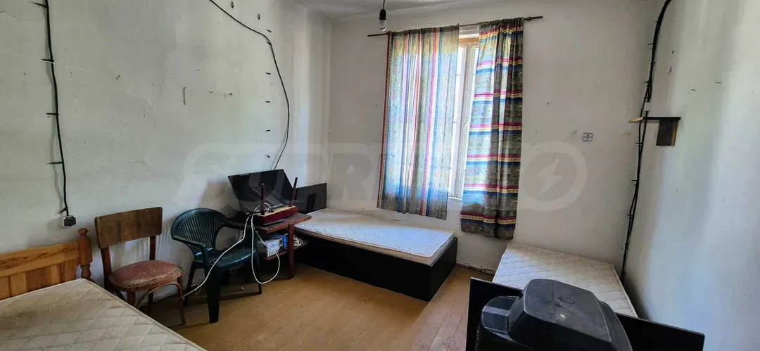 Charming House with Potential in Picturesque Harsovo Village - Image 4