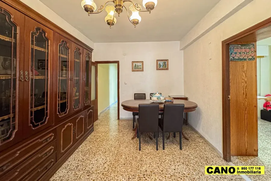 Bright 3-Bedroom Apartment with Terrace in Almería, Spain - Image 4