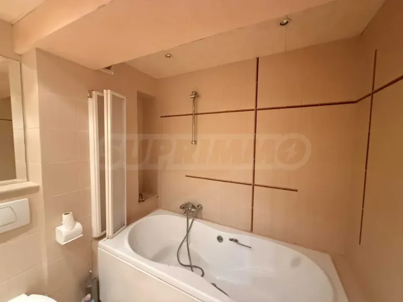 Spacious 3-Bedroom Apartment in New Varna Building - Image 2