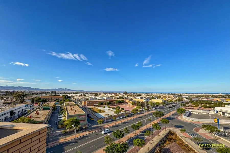 Spacious Almería Penthouse with Large Terrace & Ocean Views - Image 2