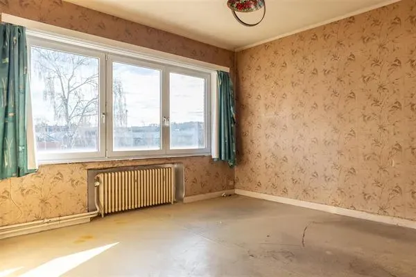 Spacious Royal Uccle Home: Renovation Opportunity with High Potential - Image 4